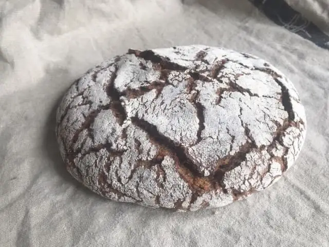 Image de la tourte de seigle - pur levain et 100% farine de seigle