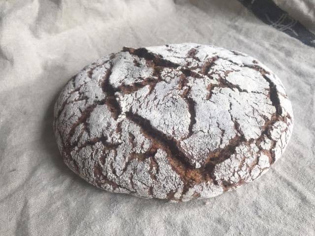 Image de la tourte de seigle - pur levain et 100% farine de seigle